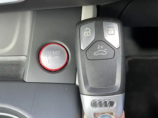 アウディ ＲＳ５ 静岡県 2019(平31)年 4.8万km パール アシスタンスパッケージ/・パークアシスト/・サラウンドビューカメラ/パノラマサンルーフ/ホワイトレザーシート/Audiサイドアシスト/バーチャルコックピット/BANG&OLUFSENサウンドシステム/MMIナビゲーション/(CD/DVD/BT/CarPlay/フルセグ)/ACC/Audiアクティブレーンアシスト/Audiプレセンス/メモリー付パワーシート/シートヒーター/マッサージシート/アドバンストキー/ETC2.0/純正フロアマット/純正20インチアルミホイール/保証書/取説/スペアキー