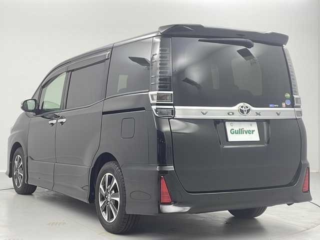トヨタ ヴォクシー ZS 煌Ⅱ 茨城県 2019(令1)年 6.1万km イナズマスパーキングブラックガラスフレーク 純正ナビ　フルセグ再生可能　バックカメラ　両側電動スライドドア　クルーズコントロール　純正16インチAW　純正フロアマット　ビルトインETC　LEDヘッドライト　USB端子