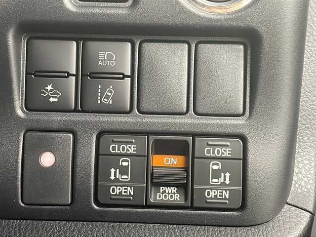 トヨタ ヴォクシー ZS 煌Ⅱ 茨城県 2019(令1)年 6.1万km イナズマスパーキングブラックガラスフレーク 純正ナビ　フルセグ再生可能　バックカメラ　両側電動スライドドア　クルーズコントロール　純正16インチAW　純正フロアマット　ビルトインETC　LEDヘッドライト　USB端子