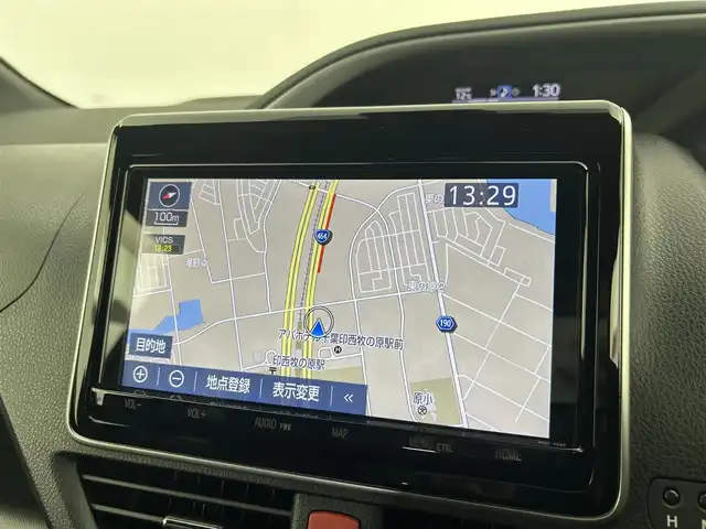 トヨタ ヴォクシー ZS 煌Ⅱ 千葉県 2019(令1)年 6.1万km イナズマスパーキングブラックガラスフレーク 禁煙車/トヨタセーフティセンス/・レーンディパーチャーアラート/・プリクラッシュセーフティブレーキ/・クリアランスソナー/・クルーズコントロール/両側パワースライドドア/純正９型メモリナビ/・型番：NSZT-Y68T/・CD/DVD/Bluetooth/フルセグTV/・バックカメラ/・ビルトインETC/革巻きステアリング/・ステアリングスイッチ/MT付きAT/左右独立エアコン/純正フロアマット/純正16インチAW/オートライト/・オートマチックハイビーム/・LEDヘッドライト/・LEDフォグランプ