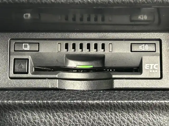 トヨタ ヴォクシー ZS 煌Ⅱ 千葉県 2019(令1)年 6.1万km イナズマスパーキングブラックガラスフレーク 禁煙車/トヨタセーフティセンス/・レーンディパーチャーアラート/・プリクラッシュセーフティブレーキ/・クリアランスソナー/・クルーズコントロール/両側パワースライドドア/純正９型メモリナビ/・型番：NSZT-Y68T/・CD/DVD/Bluetooth/フルセグTV/・バックカメラ/・ビルトインETC/革巻きステアリング/・ステアリングスイッチ/MT付きAT/左右独立エアコン/純正フロアマット/純正16インチAW/オートライト/・オートマチックハイビーム/・LEDヘッドライト/・LEDフォグランプ