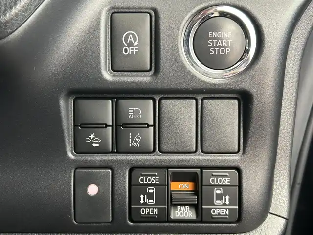 トヨタ ヴォクシー ZS 煌Ⅱ 千葉県 2019(令1)年 6.1万km イナズマスパーキングブラックガラスフレーク 禁煙車/トヨタセーフティセンス/・レーンディパーチャーアラート/・プリクラッシュセーフティブレーキ/・クリアランスソナー/・クルーズコントロール/両側パワースライドドア/純正９型メモリナビ/・型番：NSZT-Y68T/・CD/DVD/Bluetooth/フルセグTV/・バックカメラ/・ビルトインETC/革巻きステアリング/・ステアリングスイッチ/MT付きAT/左右独立エアコン/純正フロアマット/純正16インチAW/オートライト/・オートマチックハイビーム/・LEDヘッドライト/・LEDフォグランプ