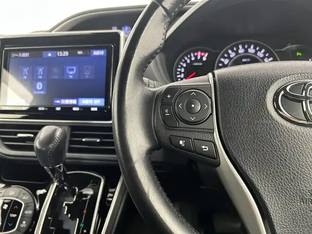 トヨタ ヴォクシー ZS 煌Ⅱ 千葉県 2019(令1)年 6.1万km イナズマスパーキングブラックガラスフレーク 禁煙車/トヨタセーフティセンス/・レーンディパーチャーアラート/・プリクラッシュセーフティブレーキ/・クリアランスソナー/・クルーズコントロール/両側パワースライドドア/純正９型メモリナビ/・型番：NSZT-Y68T/・CD/DVD/Bluetooth/フルセグTV/・バックカメラ/・ビルトインETC/革巻きステアリング/・ステアリングスイッチ/MT付きAT/左右独立エアコン/純正フロアマット/純正16インチAW/オートライト/・オートマチックハイビーム/・LEDヘッドライト/・LEDフォグランプ