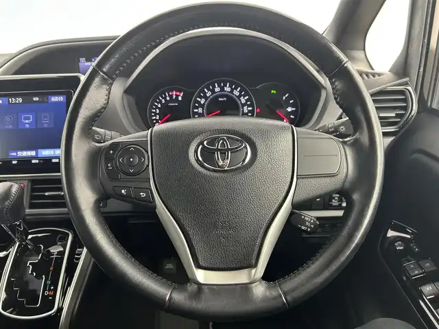 トヨタ ヴォクシー ZS 煌Ⅱ 千葉県 2019(令1)年 6.1万km イナズマスパーキングブラックガラスフレーク 禁煙車/トヨタセーフティセンス/・レーンディパーチャーアラート/・プリクラッシュセーフティブレーキ/・クリアランスソナー/・クルーズコントロール/両側パワースライドドア/純正９型メモリナビ/・型番：NSZT-Y68T/・CD/DVD/Bluetooth/フルセグTV/・バックカメラ/・ビルトインETC/革巻きステアリング/・ステアリングスイッチ/MT付きAT/左右独立エアコン/純正フロアマット/純正16インチAW/オートライト/・オートマチックハイビーム/・LEDヘッドライト/・LEDフォグランプ