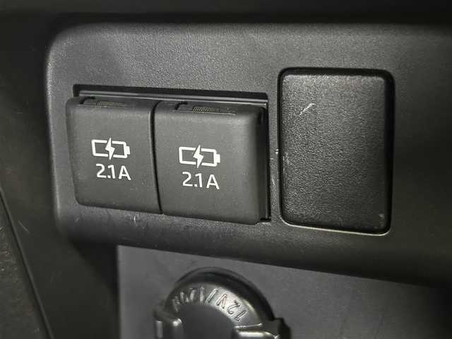 トヨタ ヴォクシー ZS 煌Ⅱ 千葉県 2019(令1)年 6.1万km イナズマスパーキングブラックガラスフレーク 禁煙車/トヨタセーフティセンス/・レーンディパーチャーアラート/・プリクラッシュセーフティブレーキ/・クリアランスソナー/・クルーズコントロール/両側パワースライドドア/純正９型メモリナビ/・型番：NSZT-Y68T/・CD/DVD/Bluetooth/フルセグTV/・バックカメラ/・ビルトインETC/革巻きステアリング/・ステアリングスイッチ/MT付きAT/左右独立エアコン/純正フロアマット/純正16インチAW/オートライト/・オートマチックハイビーム/・LEDヘッドライト/・LEDフォグランプ