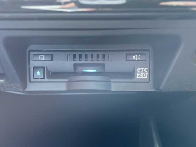 トヨタ クラウン ハイブリッド RS Four 長野県 2018(平30)年 5.8万km ホワイトパールクリスタルシャイン 禁煙車/純正ナビ（CD/DVD/フルセグTV/Bleutooth）/純正18インチAW/スタッドレス積み込み/セーフティセンス/・プリクラッシュセーフティ/・レーントレーシングアシスト/・レーダークルーズコントロール/・オートマチックハイビーム/・ロードサインアシスト/・先行車発進告知機能/バックカメラ/サンルーフ/ビルトインETC2.0/ドライブレコーダー（F・R）/前席パワーシート/前席シートヒーター/ステアリングヒーター/革巻きステアリング/ステアリングスイッチ/パドルシフト/電動パーキングブレーキ/ブレーキホールド/３眼LEDヘッドライト/シーケンシャルターンランプ/フォグランプ/オートライト/スマートキー/Pスタート/電動格納ミラー/純正フロアマット