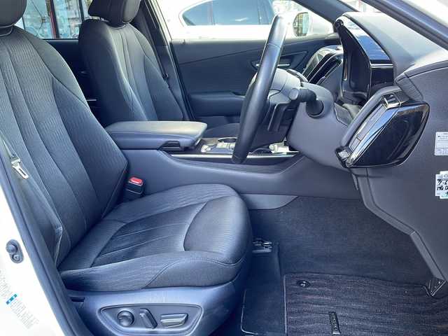 トヨタ クラウン ハイブリッド RS Four 長野県 2018(平30)年 5.8万km ホワイトパールクリスタルシャイン 禁煙車/純正ナビ（CD/DVD/フルセグTV/Bleutooth）/純正18インチAW/スタッドレス積み込み/セーフティセンス/・プリクラッシュセーフティ/・レーントレーシングアシスト/・レーダークルーズコントロール/・オートマチックハイビーム/・ロードサインアシスト/・先行車発進告知機能/バックカメラ/サンルーフ/ビルトインETC2.0/ドライブレコーダー（F・R）/前席パワーシート/前席シートヒーター/ステアリングヒーター/革巻きステアリング/ステアリングスイッチ/パドルシフト/電動パーキングブレーキ/ブレーキホールド/３眼LEDヘッドライト/シーケンシャルターンランプ/フォグランプ/オートライト/スマートキー/Pスタート/電動格納ミラー/純正フロアマット