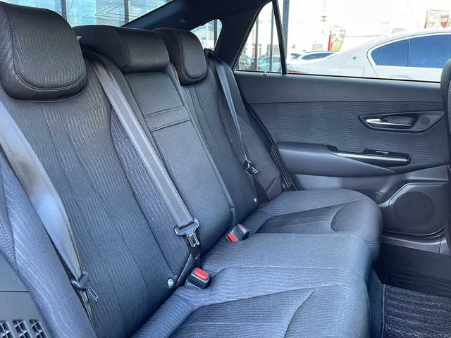 トヨタ クラウン ハイブリッド RS Four 長野県 2018(平30)年 5.8万km ホワイトパールクリスタルシャイン 禁煙車/純正ナビ（CD/DVD/フルセグTV/Bleutooth）/純正18インチAW/スタッドレス積み込み/セーフティセンス/・プリクラッシュセーフティ/・レーントレーシングアシスト/・レーダークルーズコントロール/・オートマチックハイビーム/・ロードサインアシスト/・先行車発進告知機能/バックカメラ/サンルーフ/ビルトインETC2.0/ドライブレコーダー（F・R）/前席パワーシート/前席シートヒーター/ステアリングヒーター/革巻きステアリング/ステアリングスイッチ/パドルシフト/電動パーキングブレーキ/ブレーキホールド/３眼LEDヘッドライト/シーケンシャルターンランプ/フォグランプ/オートライト/スマートキー/Pスタート/電動格納ミラー/純正フロアマット