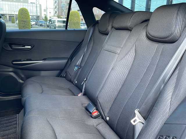 トヨタ クラウン ハイブリッド RS Four 長野県 2018(平30)年 5.8万km ホワイトパールクリスタルシャイン 禁煙車/純正ナビ（CD/DVD/フルセグTV/Bleutooth）/純正18インチAW/スタッドレス積み込み/セーフティセンス/・プリクラッシュセーフティ/・レーントレーシングアシスト/・レーダークルーズコントロール/・オートマチックハイビーム/・ロードサインアシスト/・先行車発進告知機能/バックカメラ/サンルーフ/ビルトインETC2.0/ドライブレコーダー（F・R）/前席パワーシート/前席シートヒーター/ステアリングヒーター/革巻きステアリング/ステアリングスイッチ/パドルシフト/電動パーキングブレーキ/ブレーキホールド/３眼LEDヘッドライト/シーケンシャルターンランプ/フォグランプ/オートライト/スマートキー/Pスタート/電動格納ミラー/純正フロアマット