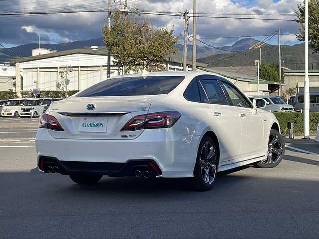 トヨタ クラウン ハイブリッド RS Four 長野県 2018(平30)年 5.8万km ホワイトパールクリスタルシャイン 禁煙車/純正ナビ（CD/DVD/フルセグTV/Bleutooth）/純正18インチAW/スタッドレス積み込み/セーフティセンス/・プリクラッシュセーフティ/・レーントレーシングアシスト/・レーダークルーズコントロール/・オートマチックハイビーム/・ロードサインアシスト/・先行車発進告知機能/バックカメラ/サンルーフ/ビルトインETC2.0/ドライブレコーダー（F・R）/前席パワーシート/前席シートヒーター/ステアリングヒーター/革巻きステアリング/ステアリングスイッチ/パドルシフト/電動パーキングブレーキ/ブレーキホールド/３眼LEDヘッドライト/シーケンシャルターンランプ/フォグランプ/オートライト/スマートキー/Pスタート/電動格納ミラー/純正フロアマット