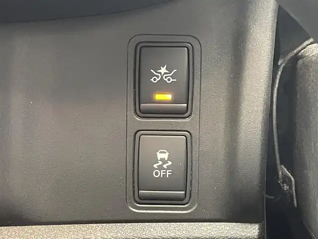 日産 セレナ ハイウェイスター プロパイロットED 滋賀県 2016(平28)年 6.9万km ダイヤモンドブラック 純正9インチナビ/【Bluetooth/CD/DVD/Blu-ray/HDMI/フルセグTV】/純正フリップダウンモニター/両側パワースライドドア/プロパイロット/ビルトインETC/衝突軽減ブレーキ/クリアランスソナー/オートライト/プッシュスタート/スマートキー