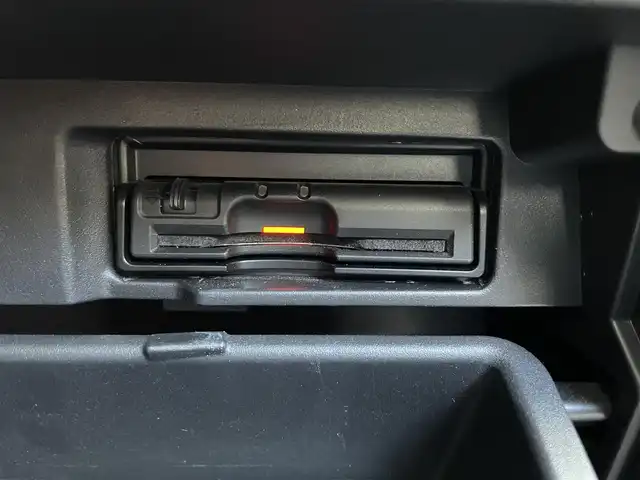 日産 セレナ ハイウェイスター プロパイロットED 滋賀県 2016(平28)年 6.9万km ダイヤモンドブラック 純正9インチナビ/【Bluetooth/CD/DVD/Blu-ray/HDMI/フルセグTV】/純正フリップダウンモニター/両側パワースライドドア/プロパイロット/ビルトインETC/衝突軽減ブレーキ/クリアランスソナー/オートライト/プッシュスタート/スマートキー