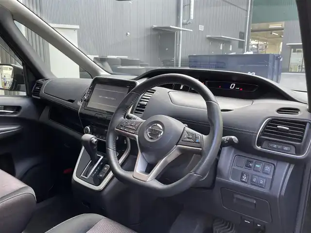 日産 セレナ ハイウェイスター プロパイロットED 滋賀県 2016(平28)年 6.9万km ダイヤモンドブラック 純正9インチナビ/【Bluetooth/CD/DVD/Blu-ray/HDMI/フルセグTV】/純正フリップダウンモニター/両側パワースライドドア/プロパイロット/ビルトインETC/衝突軽減ブレーキ/クリアランスソナー/オートライト/プッシュスタート/スマートキー