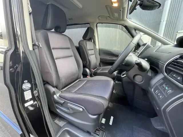 日産 セレナ ハイウェイスター プロパイロットED 滋賀県 2016(平28)年 6.9万km ダイヤモンドブラック 純正9インチナビ/【Bluetooth/CD/DVD/Blu-ray/HDMI/フルセグTV】/純正フリップダウンモニター/両側パワースライドドア/プロパイロット/ビルトインETC/衝突軽減ブレーキ/クリアランスソナー/オートライト/プッシュスタート/スマートキー