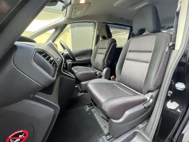 日産 セレナ ハイウェイスター プロパイロットED 滋賀県 2016(平28)年 6.9万km ダイヤモンドブラック 純正9インチナビ/【Bluetooth/CD/DVD/Blu-ray/HDMI/フルセグTV】/純正フリップダウンモニター/両側パワースライドドア/プロパイロット/ビルトインETC/衝突軽減ブレーキ/クリアランスソナー/オートライト/プッシュスタート/スマートキー