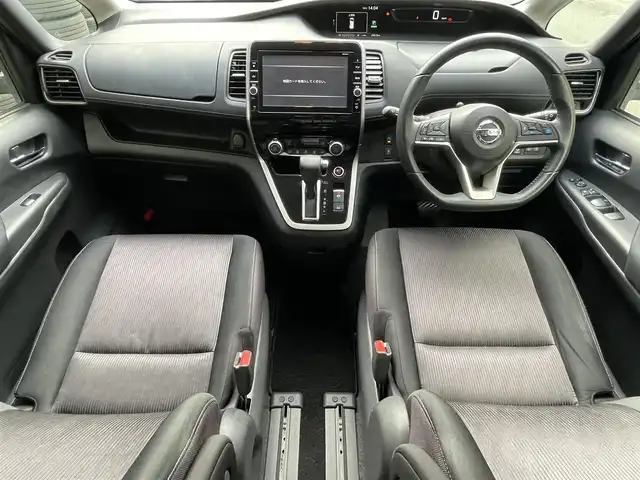 日産 セレナ ハイウェイスター プロパイロットED 滋賀県 2016(平28)年 6.9万km ダイヤモンドブラック 純正9インチナビ/【Bluetooth/CD/DVD/Blu-ray/HDMI/フルセグTV】/純正フリップダウンモニター/両側パワースライドドア/プロパイロット/ビルトインETC/衝突軽減ブレーキ/クリアランスソナー/オートライト/プッシュスタート/スマートキー