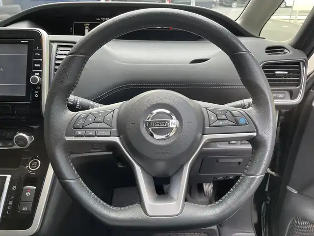 日産 セレナ ハイウェイスター プロパイロットED 滋賀県 2016(平28)年 6.9万km ダイヤモンドブラック 純正9インチナビ/【Bluetooth/CD/DVD/Blu-ray/HDMI/フルセグTV】/純正フリップダウンモニター/両側パワースライドドア/プロパイロット/ビルトインETC/衝突軽減ブレーキ/クリアランスソナー/オートライト/プッシュスタート/スマートキー