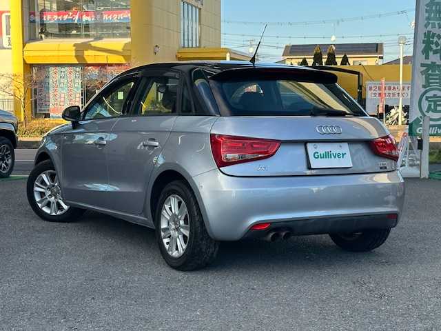 アウディ Ａ１ スポーツバック 1．4TFSI 茨城県 2014(平26)年 4.5万km シルバーⅡ 純正HDDナビ/フルセグ/Bluetooth/純正HIDヘッドライト/フォグライト/オートライト/ステアリングスイッチ/純正15インチアルミホイール/取扱説明書/新車時保証書/スペアキー×1