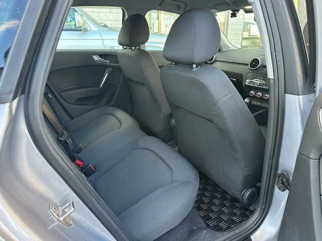 アウディ Ａ１ スポーツバック 1．4TFSI 茨城県 2014(平26)年 4.5万km シルバーⅡ 純正HDDナビ/フルセグ/Bluetooth/純正HIDヘッドライト/フォグライト/オートライト/ステアリングスイッチ/純正15インチアルミホイール/取扱説明書/新車時保証書/スペアキー×1