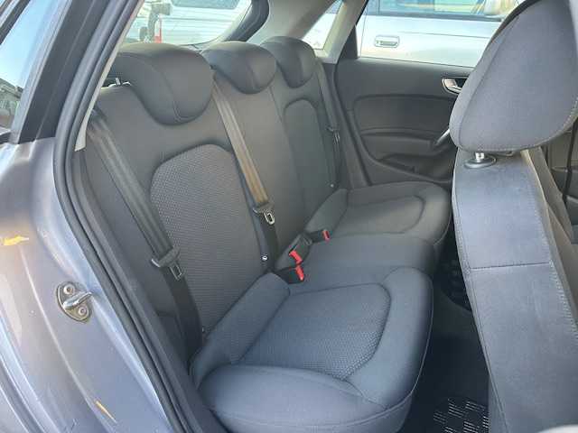 アウディ Ａ１ スポーツバック 1．4TFSI 茨城県 2014(平26)年 4.5万km シルバーⅡ 純正HDDナビ/フルセグ/Bluetooth/純正HIDヘッドライト/フォグライト/オートライト/ステアリングスイッチ/純正15インチアルミホイール/取扱説明書/新車時保証書/スペアキー×1