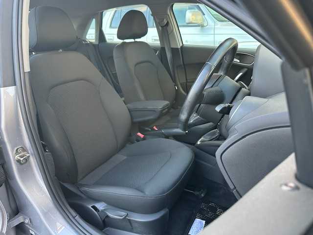 アウディ Ａ１ スポーツバック 1．4TFSI 茨城県 2014(平26)年 4.5万km シルバーⅡ 純正HDDナビ/フルセグ/Bluetooth/純正HIDヘッドライト/フォグライト/オートライト/ステアリングスイッチ/純正15インチアルミホイール/取扱説明書/新車時保証書/スペアキー×1