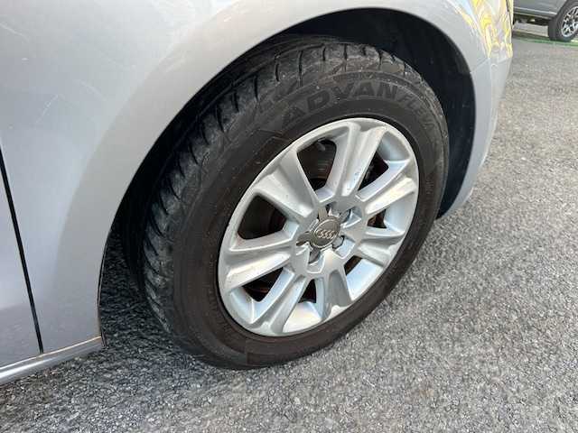 アウディ Ａ１ スポーツバック 1．4TFSI 茨城県 2014(平26)年 4.5万km シルバーⅡ 純正HDDナビ/フルセグ/Bluetooth/純正HIDヘッドライト/フォグライト/オートライト/ステアリングスイッチ/純正15インチアルミホイール/取扱説明書/新車時保証書/スペアキー×1