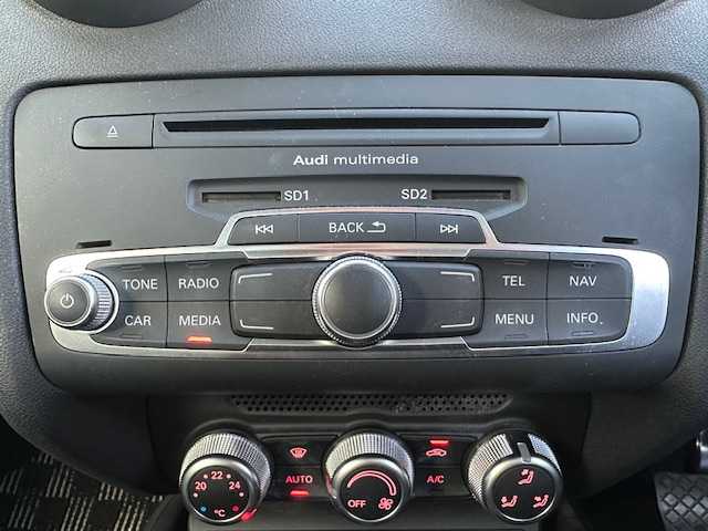 アウディ Ａ１ スポーツバック 1．4TFSI 茨城県 2014(平26)年 4.5万km シルバーⅡ 純正HDDナビ/フルセグ/Bluetooth/純正HIDヘッドライト/フォグライト/オートライト/ステアリングスイッチ/純正15インチアルミホイール/取扱説明書/新車時保証書/スペアキー×1