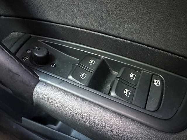 アウディ Ａ１ スポーツバック 1．4TFSI 茨城県 2014(平26)年 4.5万km シルバーⅡ 純正HDDナビ/フルセグ/Bluetooth/純正HIDヘッドライト/フォグライト/オートライト/ステアリングスイッチ/純正15インチアルミホイール/取扱説明書/新車時保証書/スペアキー×1