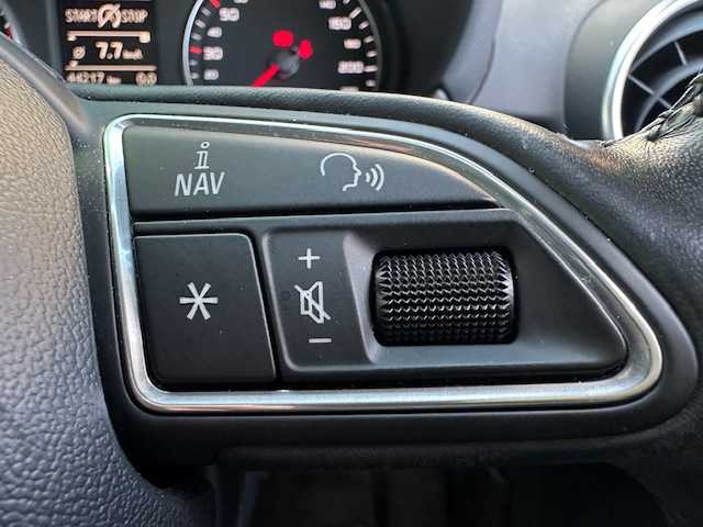 アウディ Ａ１ スポーツバック 1．4TFSI 茨城県 2014(平26)年 4.5万km シルバーⅡ 純正HDDナビ/フルセグ/Bluetooth/純正HIDヘッドライト/フォグライト/オートライト/ステアリングスイッチ/純正15インチアルミホイール/取扱説明書/新車時保証書/スペアキー×1