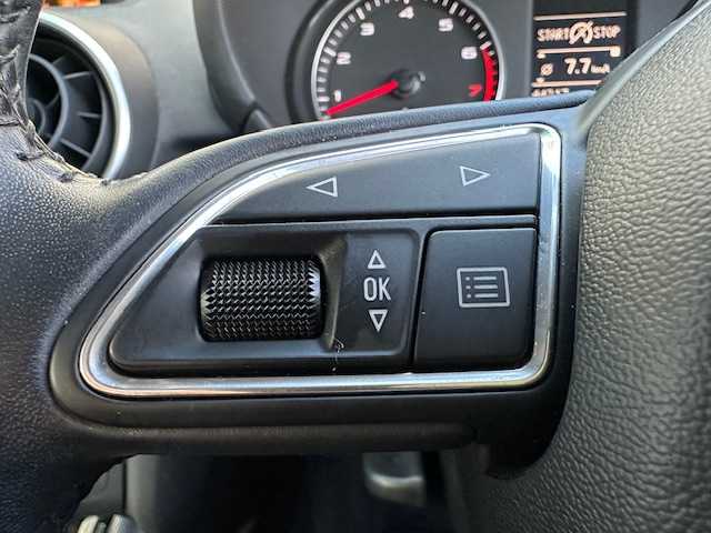 アウディ Ａ１ スポーツバック 1．4TFSI 茨城県 2014(平26)年 4.5万km シルバーⅡ 純正HDDナビ/フルセグ/Bluetooth/純正HIDヘッドライト/フォグライト/オートライト/ステアリングスイッチ/純正15インチアルミホイール/取扱説明書/新車時保証書/スペアキー×1