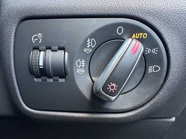 アウディ Ａ１ スポーツバック 1．4TFSI 茨城県 2014(平26)年 4.5万km シルバーⅡ 純正HDDナビ/フルセグ/Bluetooth/純正HIDヘッドライト/フォグライト/オートライト/ステアリングスイッチ/純正15インチアルミホイール/取扱説明書/新車時保証書/スペアキー×1