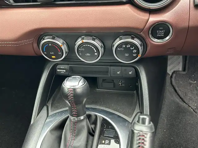 マツダ ロードスター ＲＦ VS 広島県 2016(平28)年 11.3万km マシーングレープレミアムM レッドキャリパー/BOSEサウンド/純正メモリナビ/　（フルセグ/USB/Bluetooth/CD/DVD/AM/FM）/ブラインドスポットモニター/バックカメラ/ドライブレコーダー/ETC/純正17インチアルミホイール/前席シートヒーター/本革シート/パドルシフト/車線逸脱防止装置/横滑り防止装置/純正フロアマット/LEDヘッドライト（AUTO機能付き）/プッシュスタート/スマートキー/保証書/取扱説明書