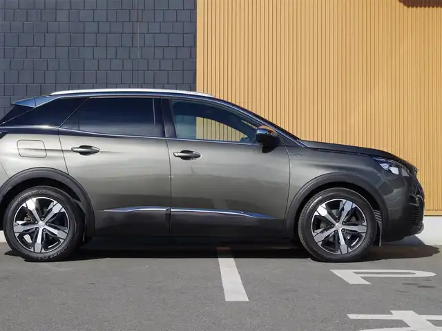 プジョー ３００８ GT ブルー HDi 埼玉県 2019(令1)年 3.7万km アマゾナイトグレー ファーストクラスパッケージ/純正ディスプレイオーディオ（Bluetooth、AppleCarPlay）/360°カメラ/パノラマサンルーフ/社外デジタルインナーミラー/半革シート/パワーシート/シートメモリー/マッサージ機能/シートヒーター/パワーバックドア/ワイヤレス充電/LEDヘッドライト/純正18インチアルミホイール