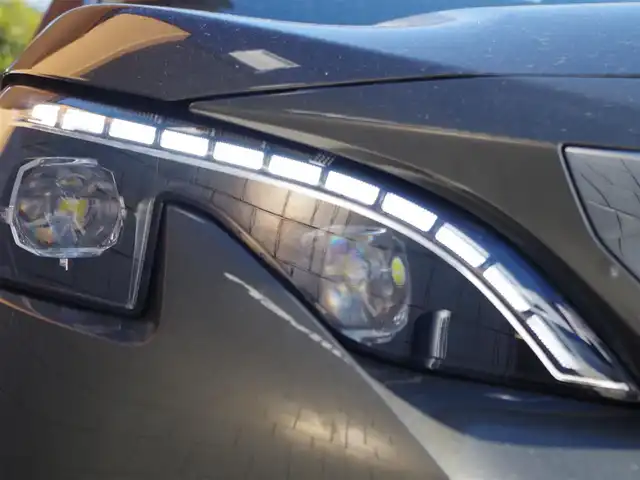 プジョー ３００８ GT ブルー HDi 埼玉県 2019(令1)年 3.7万km アマゾナイトグレー ファーストクラスパッケージ/純正ディスプレイオーディオ（Bluetooth、AppleCarPlay）/360°カメラ/パノラマサンルーフ/社外デジタルインナーミラー/半革シート/パワーシート/シートメモリー/マッサージ機能/シートヒーター/パワーバックドア/ワイヤレス充電/LEDヘッドライト/純正18インチアルミホイール