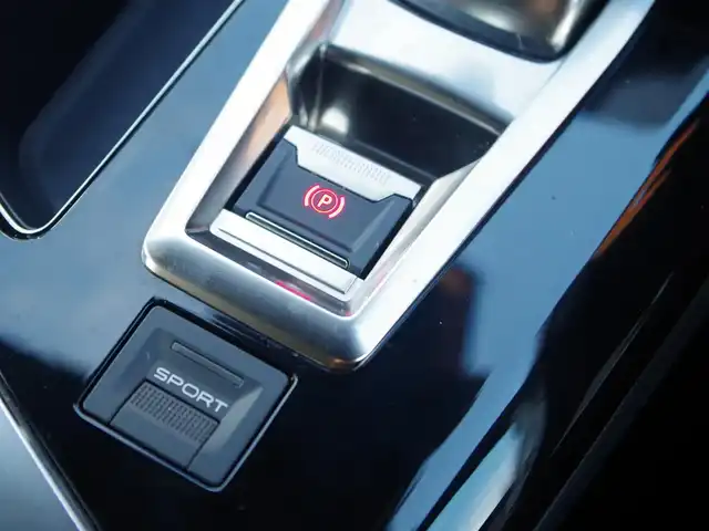 プジョー ３００８ GT ブルー HDi 埼玉県 2019(令1)年 3.7万km アマゾナイトグレー ファーストクラスパッケージ/純正ディスプレイオーディオ（Bluetooth、AppleCarPlay）/360°カメラ/パノラマサンルーフ/社外デジタルインナーミラー/半革シート/パワーシート/シートメモリー/マッサージ機能/シートヒーター/パワーバックドア/ワイヤレス充電/LEDヘッドライト/純正18インチアルミホイール