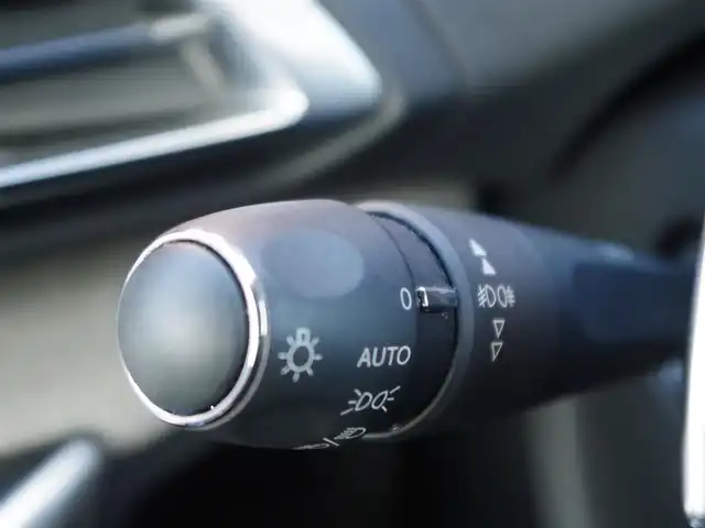 プジョー ３００８ GT ブルー HDi 埼玉県 2019(令1)年 3.7万km アマゾナイトグレー ファーストクラスパッケージ/純正ディスプレイオーディオ（Bluetooth、AppleCarPlay）/360°カメラ/パノラマサンルーフ/社外デジタルインナーミラー/半革シート/パワーシート/シートメモリー/マッサージ機能/シートヒーター/パワーバックドア/ワイヤレス充電/LEDヘッドライト/純正18インチアルミホイール