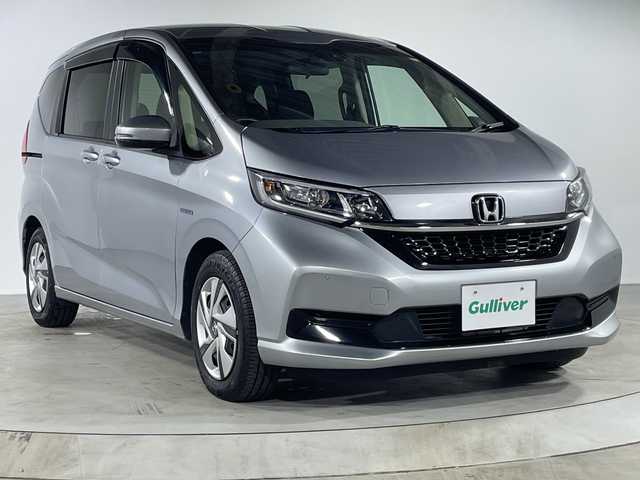 ホンダ フリード ハイブリット G ホンダセンシング 福岡県 2020(令2)年 5.7万km ルナシルバーM 禁煙車/純正メモリナビ/・AM/FM/CD/BT/・バックモニター/ホンダセンシング/コーナーセンサー/両側パワースライドドア/ETC/ステアリングリモコン/LEDヘッドライト/・オートライト/スマートキー/・プッシュスタート/純正フロアマット/純正ドアバイザー