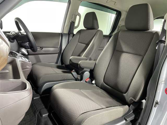 ホンダ フリード ハイブリット G ホンダセンシング 福岡県 2020(令2)年 5.7万km ルナシルバーM 禁煙車/純正メモリナビ/・AM/FM/CD/BT/・バックモニター/ホンダセンシング/コーナーセンサー/両側パワースライドドア/ETC/ステアリングリモコン/LEDヘッドライト/・オートライト/スマートキー/・プッシュスタート/純正フロアマット/純正ドアバイザー