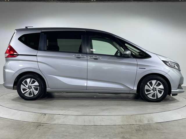 ホンダ フリード ハイブリット G ホンダセンシング 福岡県 2020(令2)年 5.7万km ルナシルバーM 禁煙車/純正メモリナビ/・AM/FM/CD/BT/・バックモニター/ホンダセンシング/コーナーセンサー/両側パワースライドドア/ETC/ステアリングリモコン/LEDヘッドライト/・オートライト/スマートキー/・プッシュスタート/純正フロアマット/純正ドアバイザー