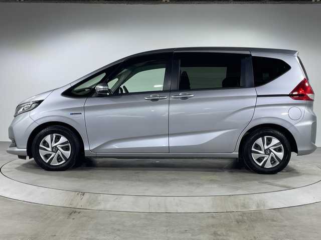 ホンダ フリード ハイブリット G ホンダセンシング 福岡県 2020(令2)年 5.7万km ルナシルバーM 禁煙車/純正メモリナビ/・AM/FM/CD/BT/・バックモニター/ホンダセンシング/コーナーセンサー/両側パワースライドドア/ETC/ステアリングリモコン/LEDヘッドライト/・オートライト/スマートキー/・プッシュスタート/純正フロアマット/純正ドアバイザー