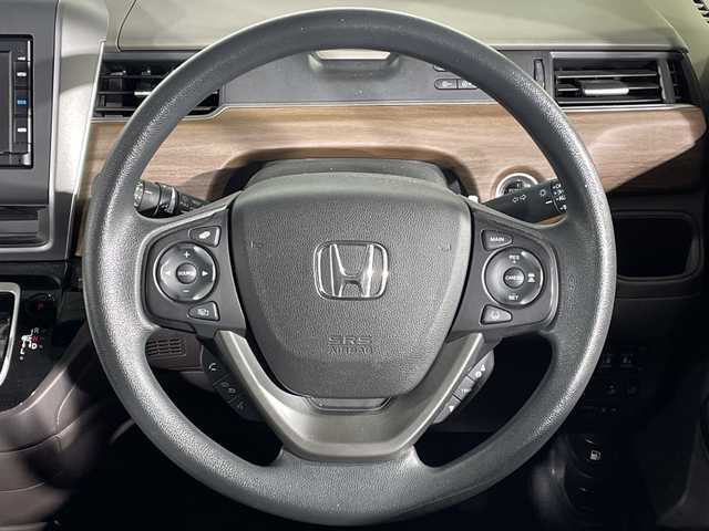 ホンダ フリード ハイブリット G ホンダセンシング 福岡県 2020(令2)年 5.7万km ルナシルバーM 禁煙車/純正メモリナビ/・AM/FM/CD/BT/・バックモニター/ホンダセンシング/コーナーセンサー/両側パワースライドドア/ETC/ステアリングリモコン/LEDヘッドライト/・オートライト/スマートキー/・プッシュスタート/純正フロアマット/純正ドアバイザー