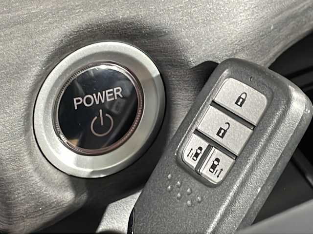 ホンダ フリード ハイブリット G 沖縄県 2023(令5)年 0.2万km シルバーミストグリーンM 県外仕入/禁煙車　/6人乗り/純正SDナビ/CD/SD/BT/バックカメラ/ホンダセンシング/衝突軽減ブレーキ/レーンキープアシスト/アダプティブクルーズコントロール/横滑り防止装置/両側パワースライドドア/ハーフレザーシート/前席シートヒーター/LEDヘッドライト/オートライト/純正15インチAW/純正フロアマット/プッシュスタート/スマートキー