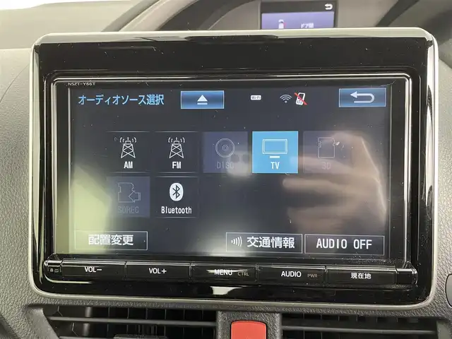 トヨタ ヴォクシー ZS 煌Ⅱ 道央・札幌 2020(令2)年 3.5万km ホワイトパールクリスタルシャイン ・4WD/・寒冷地仕様/・ワンオーナー/・純正ナビ/・フルセグ/BT/CD/DVD/SD/・バックカメラ/・トヨタセーフティセンス/・レーンキープアシスト/・クリアランスソナー/・クルーズコントロール/・ETC/・両側パワースライド/・アイドリングストップ/・横滑り防止装置/・オートライト/・スマートキー/・プッシュスタート/・LEDヘッドライト/・フォグランプ/・積込社外AW＋冬タイヤ/・保証書/・取扱説明書