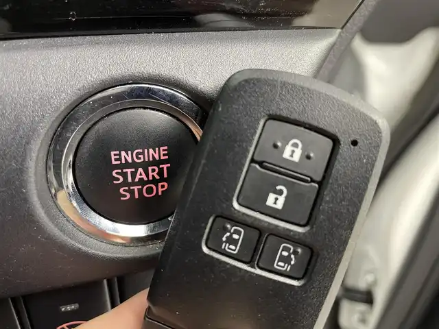 トヨタ ヴォクシー ZS 煌Ⅱ 道央・札幌 2020(令2)年 3.5万km ホワイトパールクリスタルシャイン ・4WD/・寒冷地仕様/・ワンオーナー/・純正ナビ/・フルセグ/BT/CD/DVD/SD/・バックカメラ/・トヨタセーフティセンス/・レーンキープアシスト/・クリアランスソナー/・クルーズコントロール/・ETC/・両側パワースライド/・アイドリングストップ/・横滑り防止装置/・オートライト/・スマートキー/・プッシュスタート/・LEDヘッドライト/・フォグランプ/・積込社外AW＋冬タイヤ/・保証書/・取扱説明書