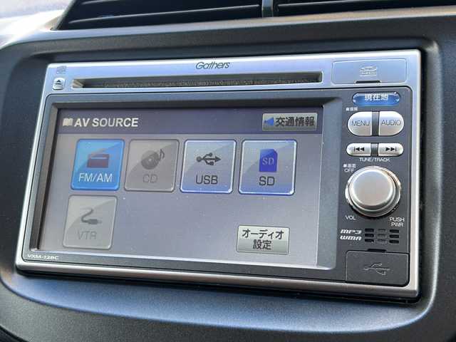 ホンダ フィット RS 静岡県 2012(平24)年 7万km ストームシルバーメタリック 純正メモリナビ/・CD/・USB/・AM/・FM/主要装備/・６ＭＴ　/・ＥＴＣ　/・オートライト　/・キノセンヘッドライト　/・ＡＡＣ　/・純正アルミ　/・純正フロアマット　/・スペアキー