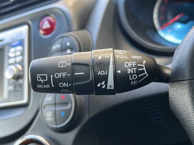 ホンダ フィット RS 静岡県 2012(平24)年 7万km ストームシルバーメタリック 純正メモリナビ/・CD/・USB/・AM/・FM/主要装備/・６ＭＴ　/・ＥＴＣ　/・オートライト　/・キノセンヘッドライト　/・ＡＡＣ　/・純正アルミ　/・純正フロアマット　/・スペアキー