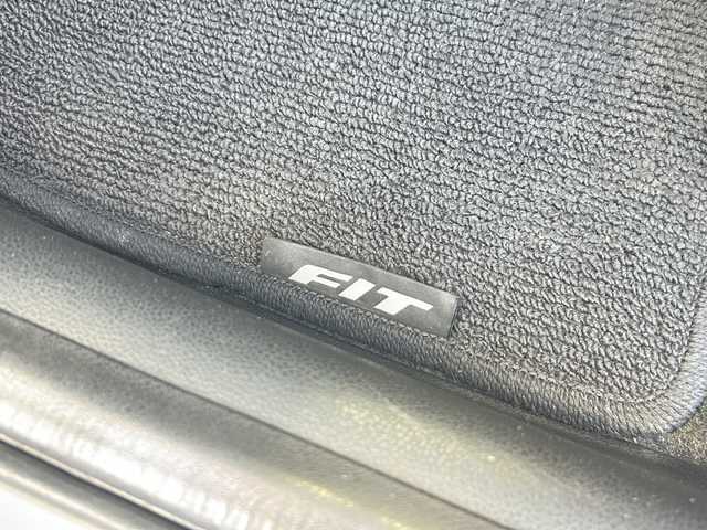 ホンダ フィット RS 静岡県 2012(平24)年 7万km ストームシルバーメタリック 純正メモリナビ/・CD/・USB/・AM/・FM/主要装備/・６ＭＴ　/・ＥＴＣ　/・オートライト　/・キノセンヘッドライト　/・ＡＡＣ　/・純正アルミ　/・純正フロアマット　/・スペアキー