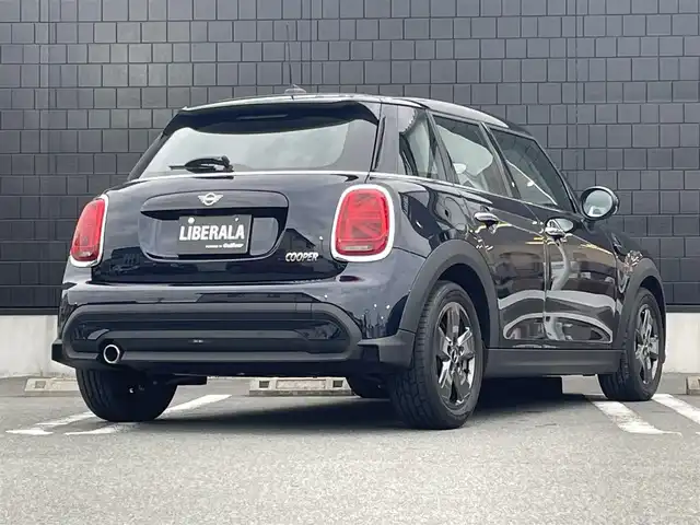 ＭＩＮＩ ミニ クーパー クラシックトリム 静岡県 2021(令3)年 0.3万km MINI Yoursエニグマティックブラック クラシックトリム/インテリジェントセーフティ 衝突軽減ブレーキ/アクティブクルーズコントロール/MINIApp対応ディスプレイオーディオ Bluetooth CarPlay/バックカメラ/ハーフレザーシート シートヒーター /MINIドライビングMODE/パーキング電子ブレーキ/リヤパークディスタンス /コンフォートアクセス/ETC