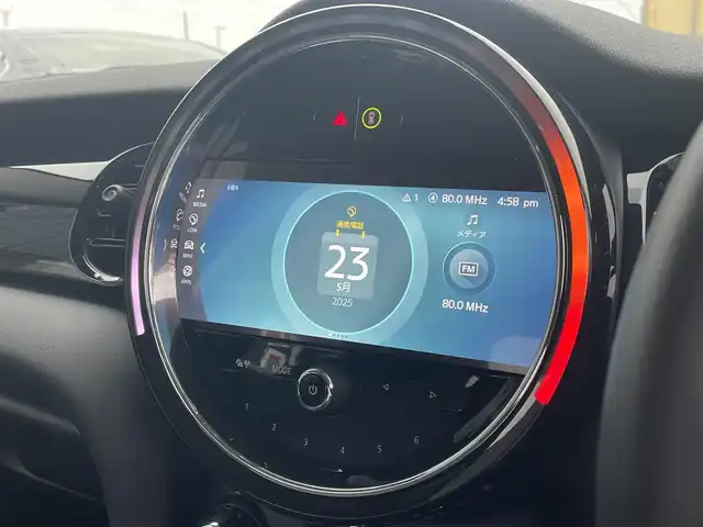 ＭＩＮＩ ミニ クーパー クラシックトリム 静岡県 2021(令3)年 0.3万km MINI Yoursエニグマティックブラック クラシックトリム/インテリジェントセーフティ 衝突軽減ブレーキ/アクティブクルーズコントロール/MINIApp対応ディスプレイオーディオ Bluetooth CarPlay/バックカメラ/ハーフレザーシート シートヒーター /MINIドライビングMODE/パーキング電子ブレーキ/リヤパークディスタンス /コンフォートアクセス/ETC