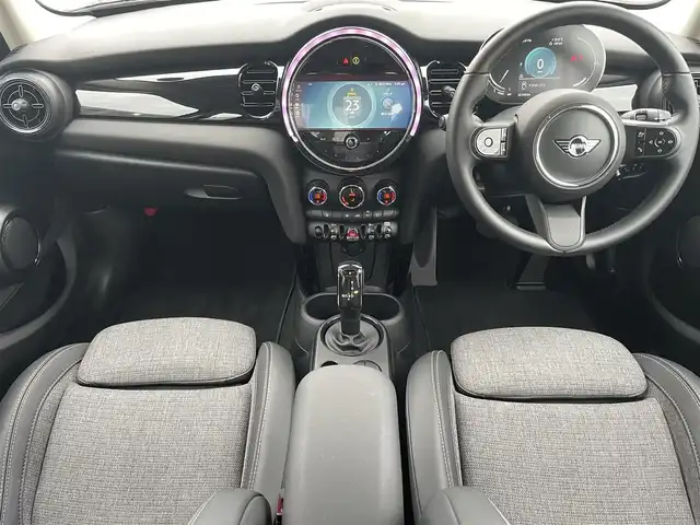 ＭＩＮＩ ミニ クーパー クラシックトリム 静岡県 2021(令3)年 0.3万km MINI Yoursエニグマティックブラック クラシックトリム/インテリジェントセーフティ 衝突軽減ブレーキ/アクティブクルーズコントロール/MINIApp対応ディスプレイオーディオ Bluetooth CarPlay/バックカメラ/ハーフレザーシート シートヒーター /MINIドライビングMODE/パーキング電子ブレーキ/リヤパークディスタンス /コンフォートアクセス/ETC